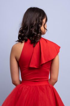 Anita nyakban záródó, félvállas fodros body, piros