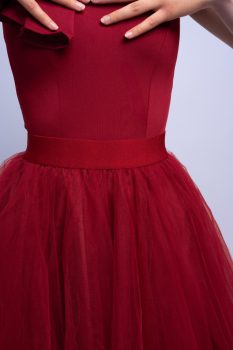 Anita nyakban záródó, félvállas fodros body, bordó