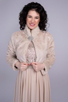 Szőrme boleró brossal, bézs