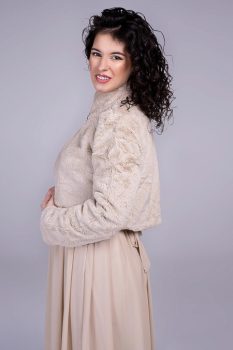 Szőrme boleró brossal, bézs
