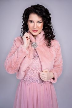 Szőrme boleró brossal, mályva