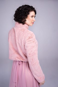 Szőrme boleró brossal, mályva