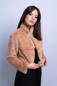 Szőrme boleró brossal, barna