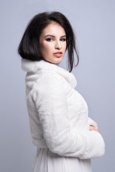 Galléros szőrme boleró brossal, fehér 