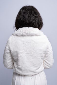 Galléros szőrme boleró brossal, fehér 