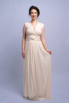 Tüllös Infinity ruha, lágyan csillámló, törtfehér