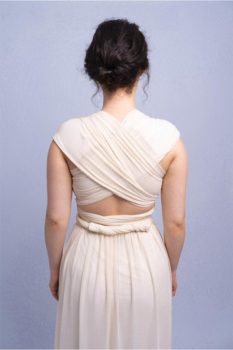 Tüllös Infinity ruha, lágyan csillámló, törtfehér