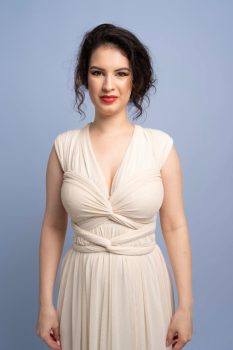 Tüllös Infinity ruha, lágyan csillámló, törtfehér