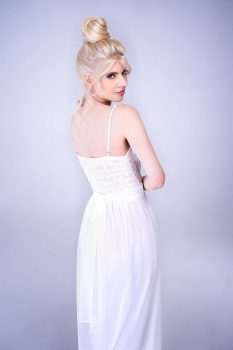 Odett szaténszalagos, tüllös menyasszonyi ruha, fehér