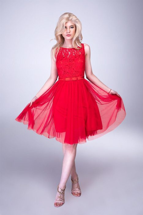 Odett szaténszalagos, tüllös koktélruha, piros