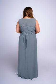 Lidia, csipkerátétes, gyöngyös, dekoltált, plus-size, muszlin, maxiruha, acélkék