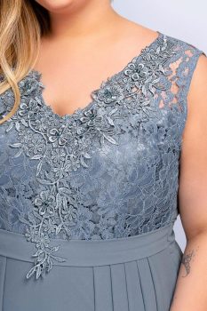 Lidia, csipkerátétes, gyöngyös, dekoltált, plus-size, muszlin, maxiruha, acélkék