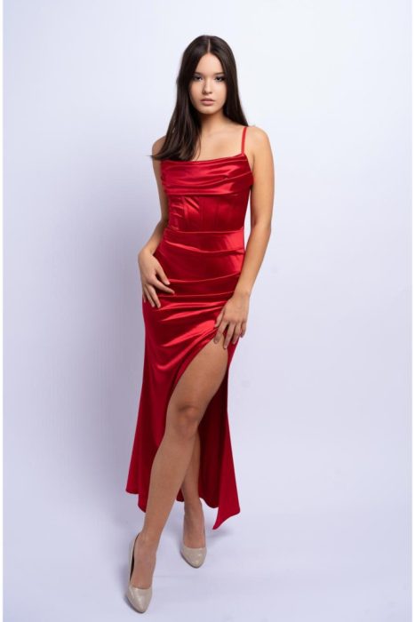 Marilyn fényes fűzős hatású felsliccelt szatén maxiruha, piros 