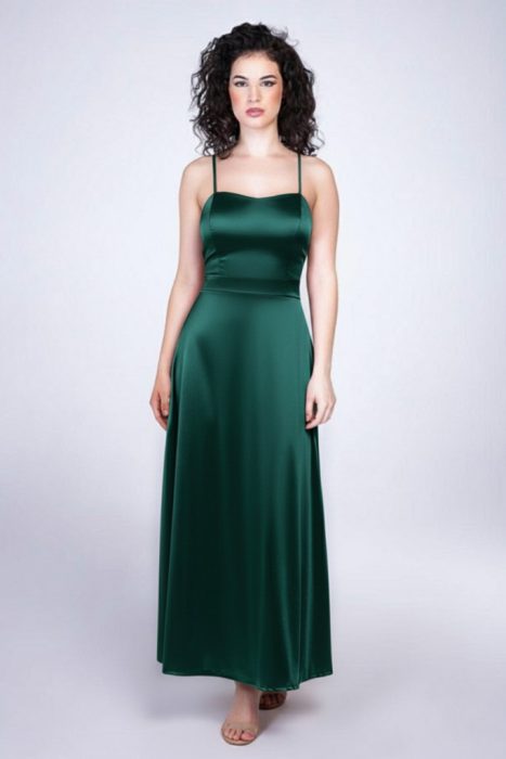 Stella A-vonalú fűzős hátú szatén alkalmi maxi ruha, fenyőzöld