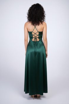 Stella A-vonalú fűzős hátú szatén alkalmi maxi ruha, fenyőzöld