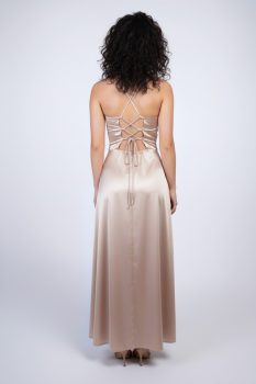 Stella A-vonalú fűzős hátú szatén alkalmi maxi ruha, pezsgő