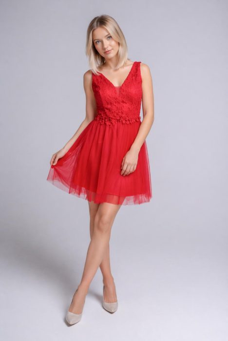 Lucy tüllös menyecske ruha, piros, teljes alakos, elölről