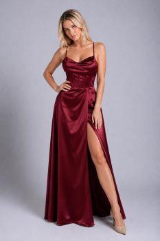 Marilyn fűzős hátú A-vonalú corset hatású szatén maxi ruha, bordó , teljes alakos elölről