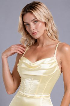 Marilyn fűzős hátú A-vonalú corset hatású szatén maxi ruha, világos sárga szín, félalakos, elölről, közeli