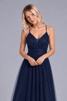 Alina csillámló tüllös spagetti pántos maxiruha, sötétkék, félalakos, szemből