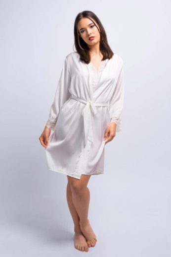 Csipkés ujjú szatén menyasszonyi készülődős köntös